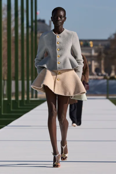 Look 7